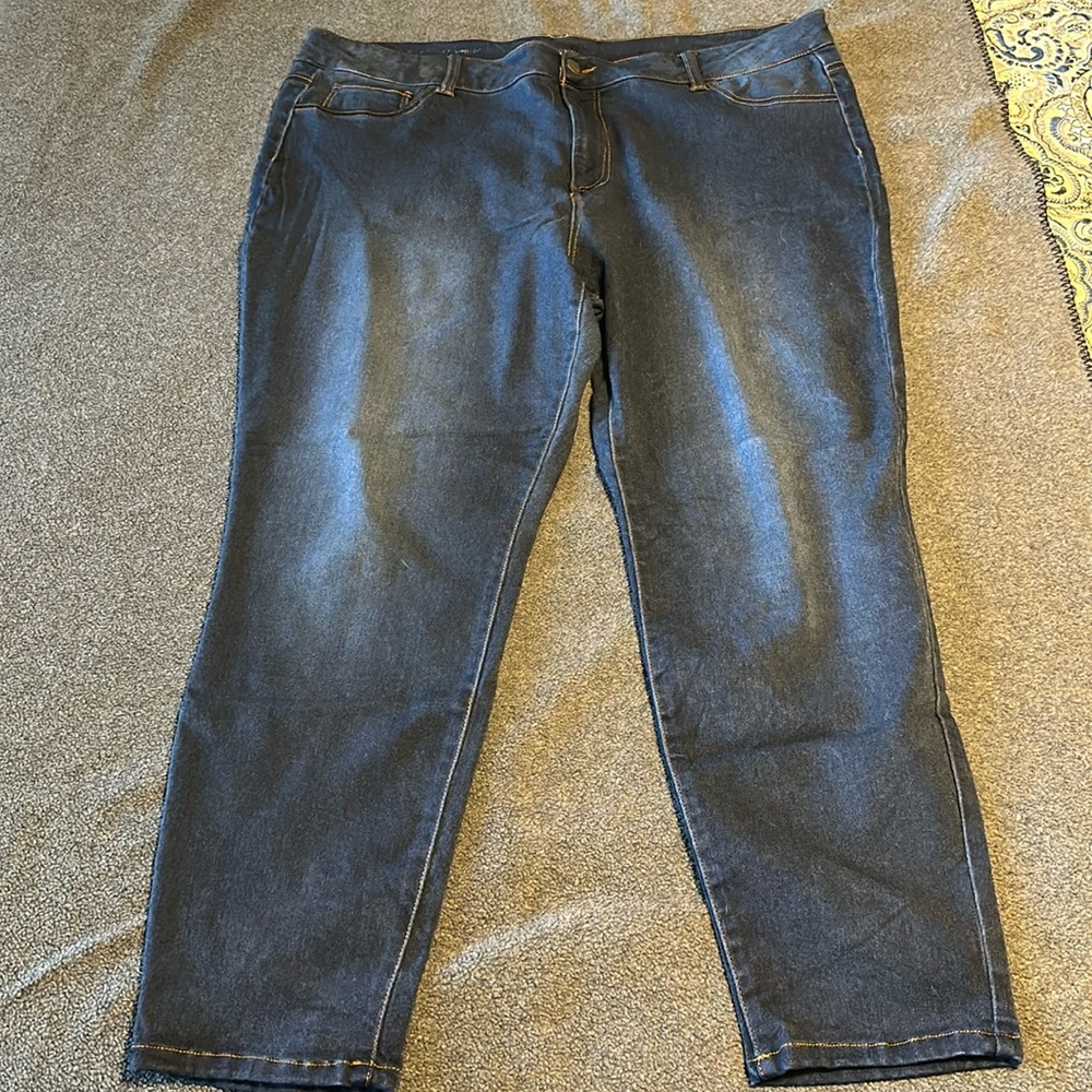 Size 22 Jeggings with slight pilling between thighs
